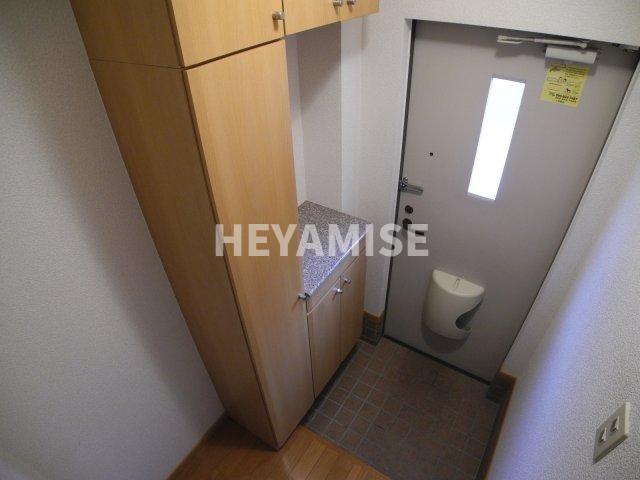 玄関　※室内画像は別号室のもの