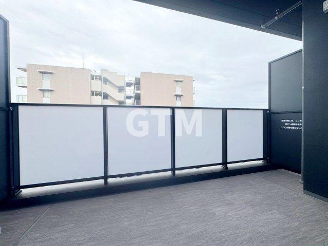 バルコニー　広々としたバルコニー