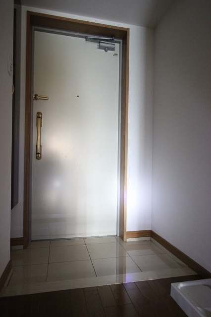 玄関　同物件別号室です。