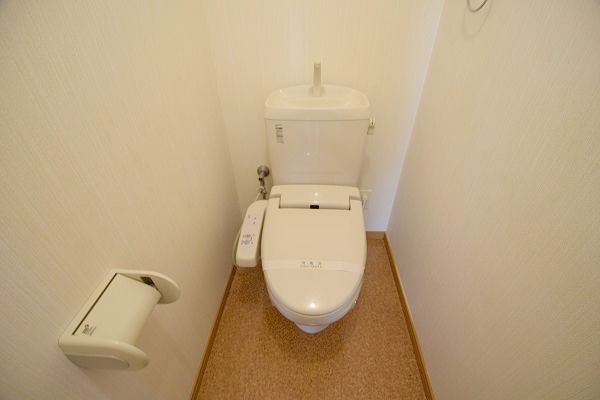 トイレ　102号室の写真です