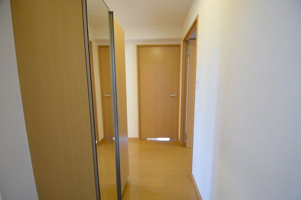 玄関　102号室の写真です