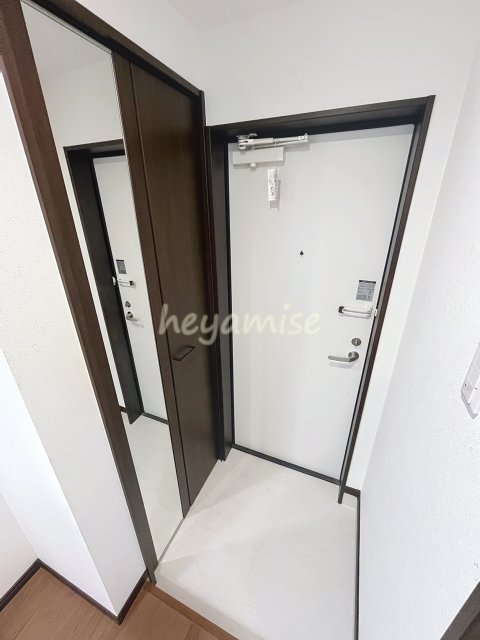 玄関　写真は別号室