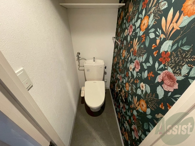 トイレ　嬉しいウォークインクローゼット仕様です！！