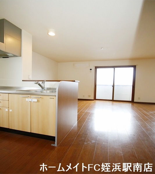 居室・リビング　★角部屋で設備充実のお部屋です！★参考写真