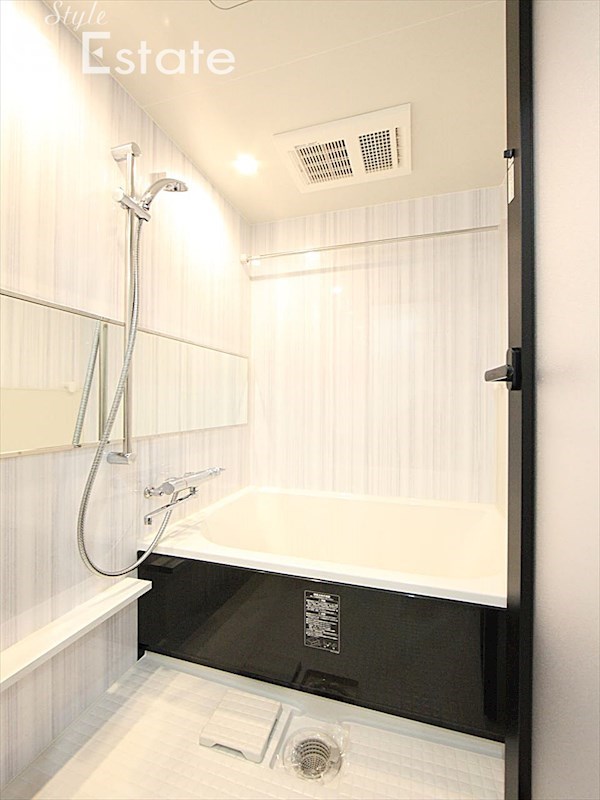 バス・シャワールーム　バスルーム