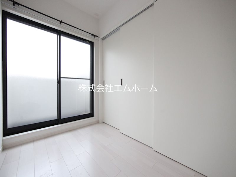 バルコニー　洋室3.3帖　ＬＤＫ11.21帖と繋げても仕切っても使えます