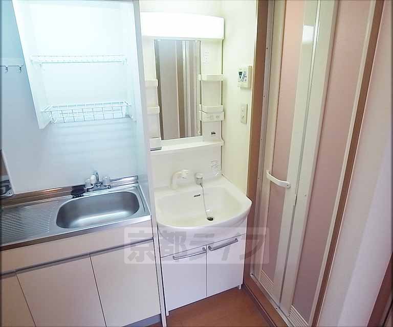 洗面設備　独立洗面台が嬉しいですね。