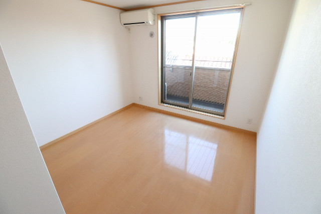 居室・リビング　明るいお部屋でリラックスできそう