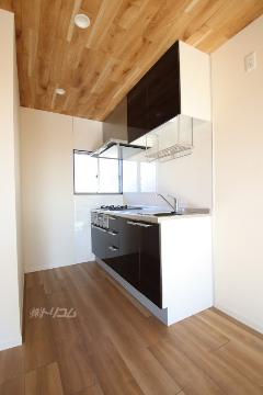 キッチン　ガスコンロとグリル付システムキッチン