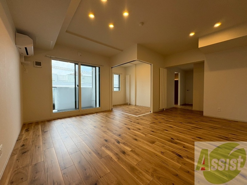 居室・リビング　エアコン付きで快適なリビングになっております！