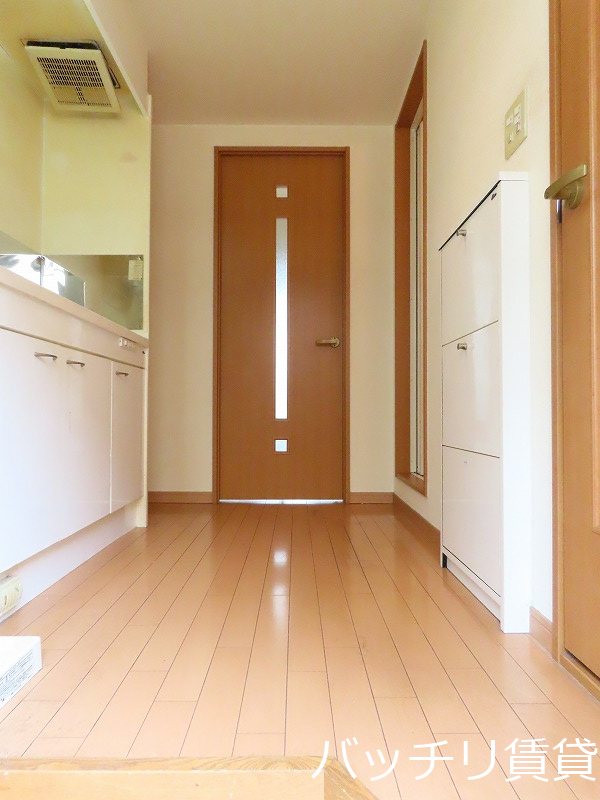 玄関　同型タイプ掲載のため、現況を優先します。