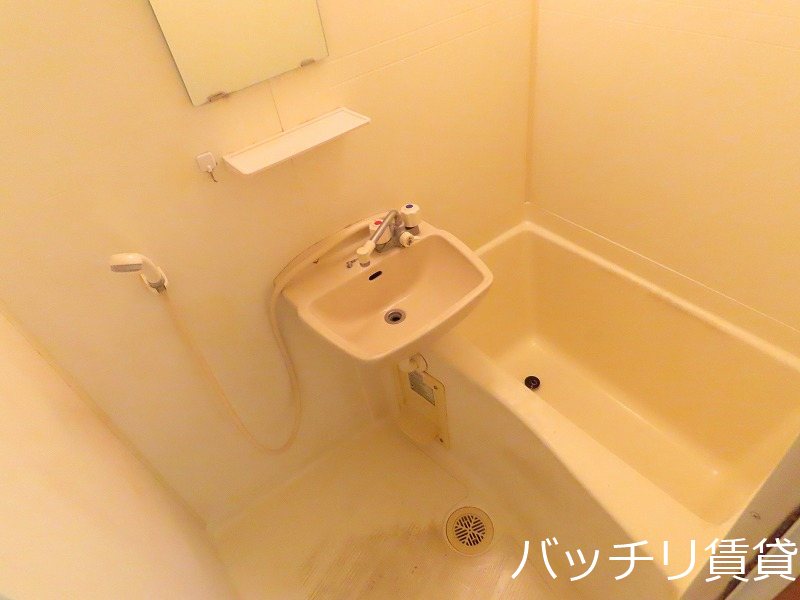 洗面設備　同型タイプ掲載のため、現況を優先します。