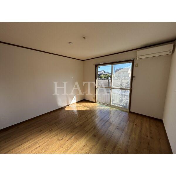 居室・リビング　同物件別部屋です。