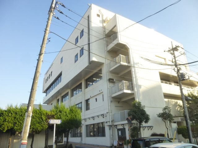 図書館　足立区立竹の塚図書館（図書館）まで577m