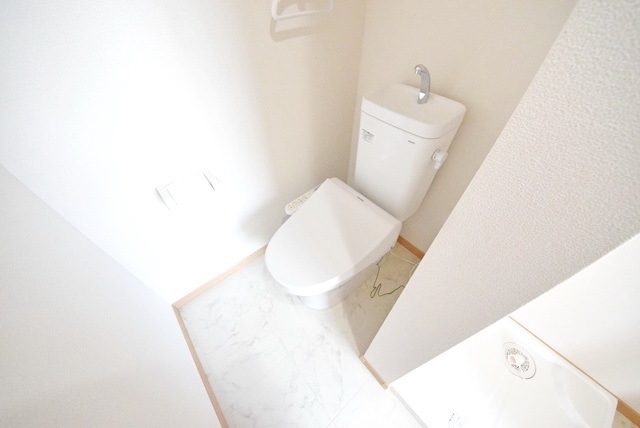 トイレ　落ち着いた色調のトイレです♪