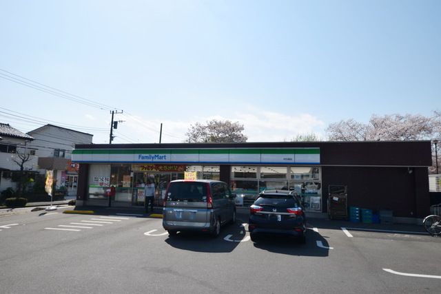 コンビニ　ファミリーマート中白根店（コンビニ）まで570m