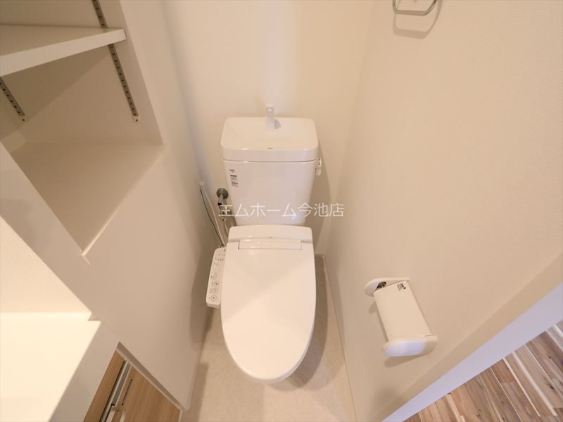 トイレ　温水洗浄便座付トイレ