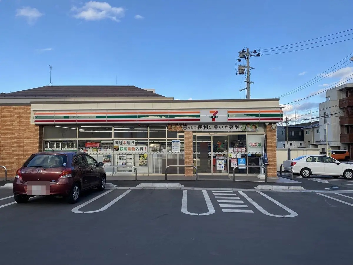 コンビニ　セブンイレブン仙台松岡町店（コンビニ）まで826m