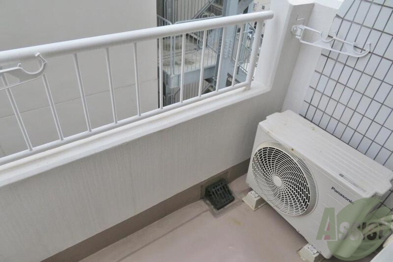 バルコニー　バルコニーは洗濯物を干すスペースがあります。