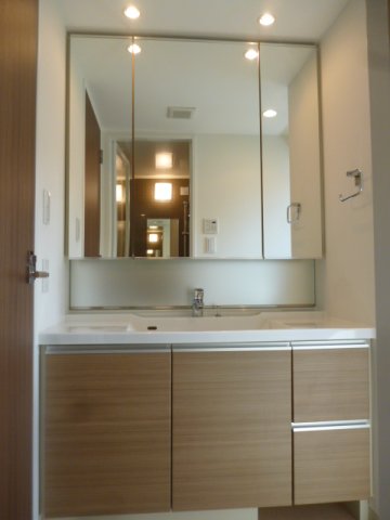 洗面設備　使いやすい洗面所です