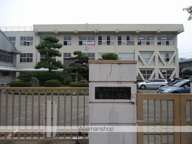 小学校　新居浜市立金子小学校（小学校）まで533m