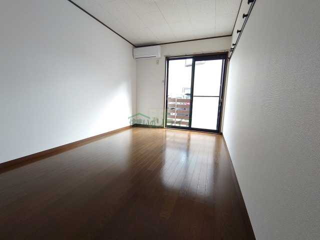 居室・リビング　お電話でお問合せのお客様を対象に初期費用割引中。