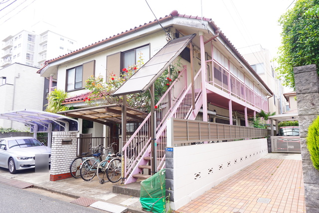 建物外観　人気の吉祥寺駅徒歩８分☆周辺は閑静な街並みが広がる住宅街。