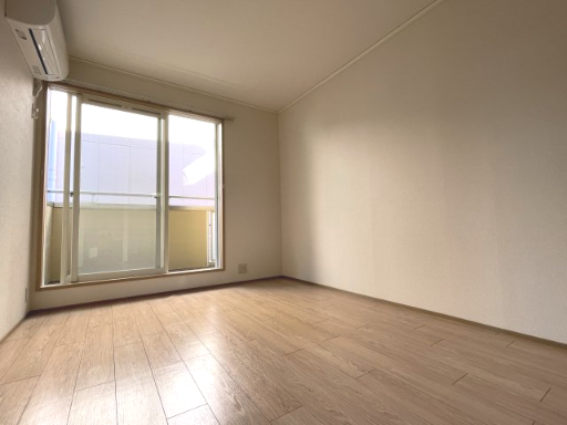 居室・リビング　南東向きの明るい室内です