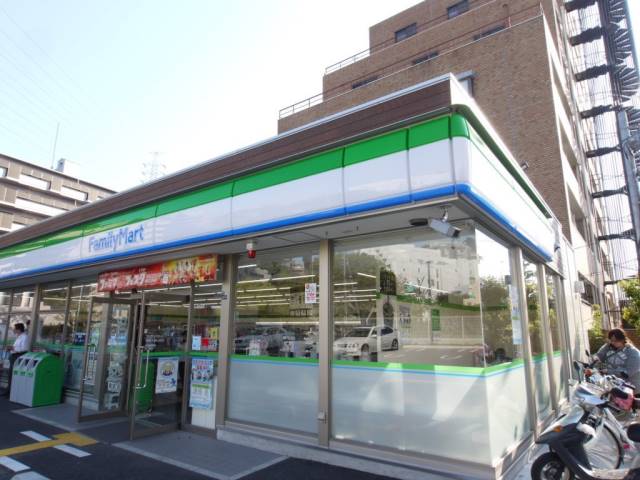 コンビニ　ファミリーマート（コンビニ）まで850m