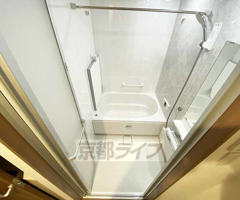 バス・シャワールーム　ゆったりとくつろげる浴室です。