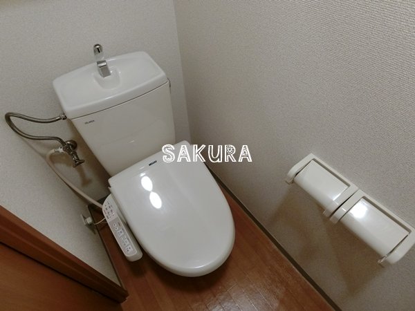 トイレ　嬉しい温水洗浄便座♪