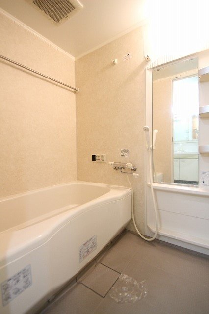 バス・シャワールーム　同物件、別号室のものです。