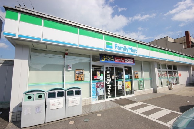 コンビニ　ファミリーマート中前川町店（コンビニ）まで485m
