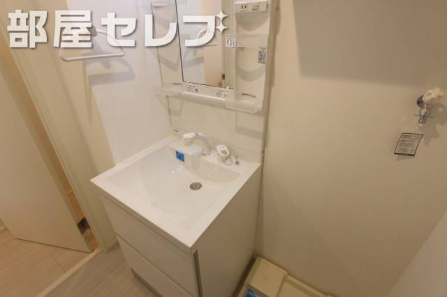 洗面設備　お洋服掛けれます。