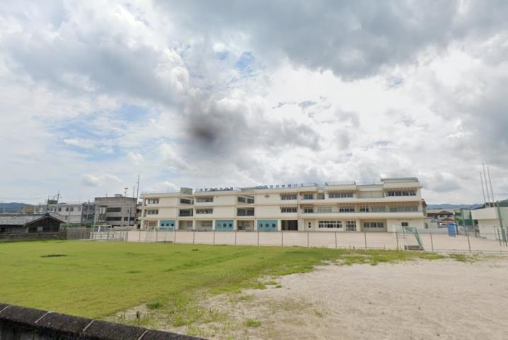 小学校　玖珂小学校（小学校）まで610m