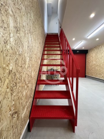 玄関　KICHI和泉上町　階段（玄関）