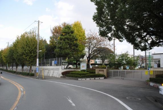 小学校　熊本市立帯山西小学校（小学校）まで1894m