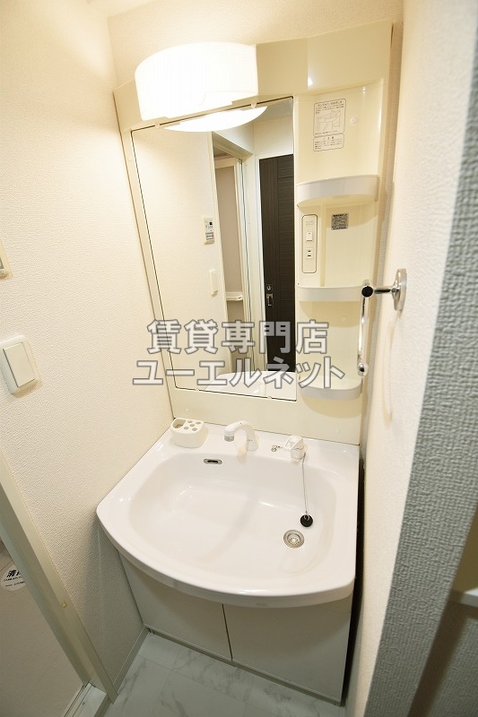 洗面設備　シャワー付洗面台