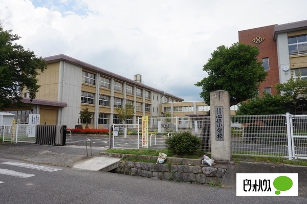 小学校　日野町立必佐小学校（小学校）まで867m