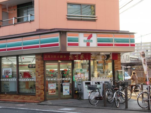 コンビニ　セブンイレブン足立青井３丁目店（コンビニ）まで606m