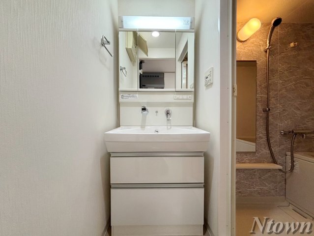 洗面設備　独立洗面化粧台付き