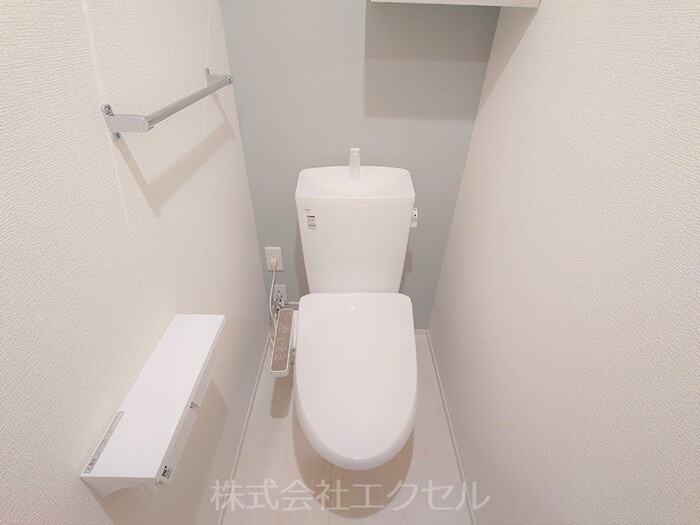 トイレ　温水洗浄便座です。
