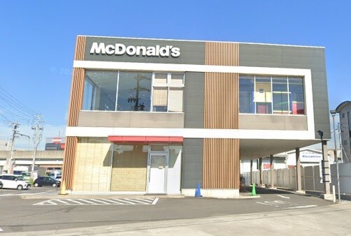 飲食店　マクドナルド半田店（飲食店）まで454m