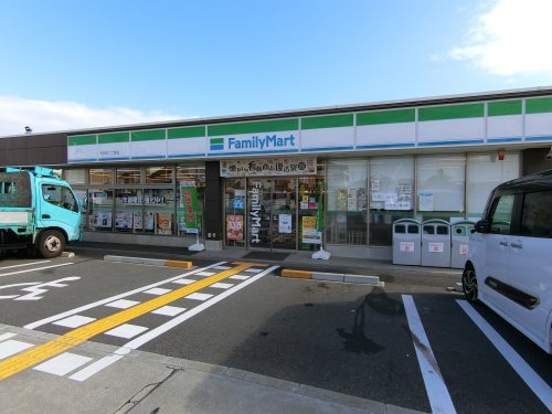 コンビニ　ファミリーマート　吉井町二丁目店（コンビニ）まで601m