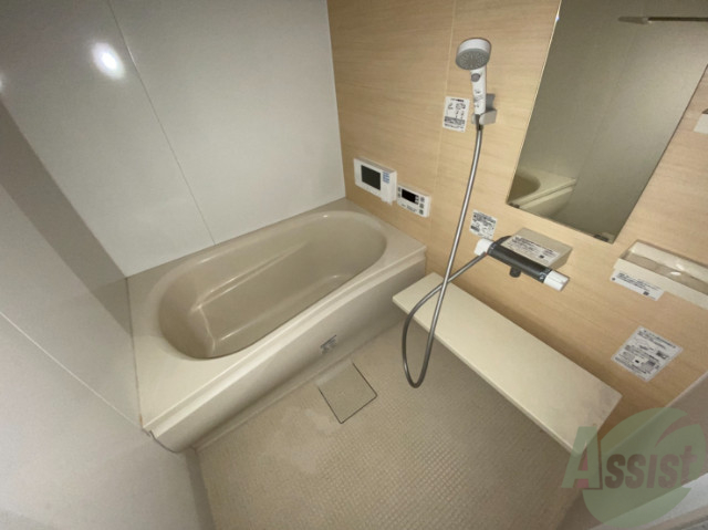 バス・シャワールーム　なんと浴室にはＴＶもついておりますよ！！