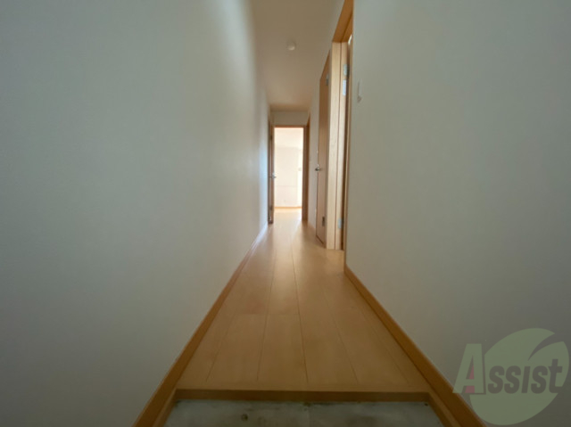 玄関　玄関から撮影しました。敷居が高くなくて安心ですね。