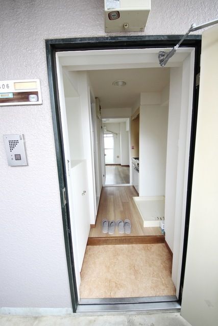 玄関　★リフォームされてますので内装もきれいです★