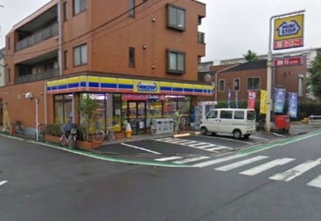コンビニ　ミニストップ成城通店（コンビニ）まで696m