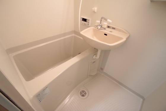 バス・シャワールーム　※別部屋の写真です