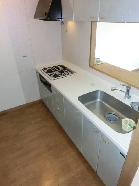 キッチン　システムカウンターキッチン（クリーニング前）